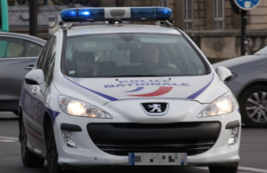 巴黎治安:警察围剿贩毒团伙,遭嫌疑毒贩枪击 -